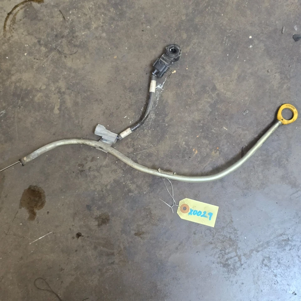 Масляный щуп двигателя с трубкой подходит для 2013 Toyota Corolla 1.8 - Изображение 1 из 1