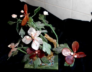 Antiguo árbol bonsai de piedra tallada en jade arte asiático de la suerte rosa margarita y planta rosa - Imagen 1 de 6