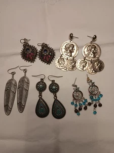 Jewelry lot Of 5 Dangle Earrings. E4 - Picture 1 of 6
