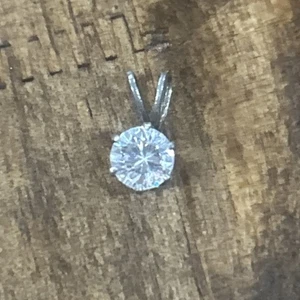 Colgante de piedra blanca tono plata - Imagen 1 de 3