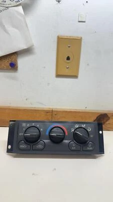 97 98 99 OLDS SIHLOUETTE Heater A/c Control Foto 1 de 3