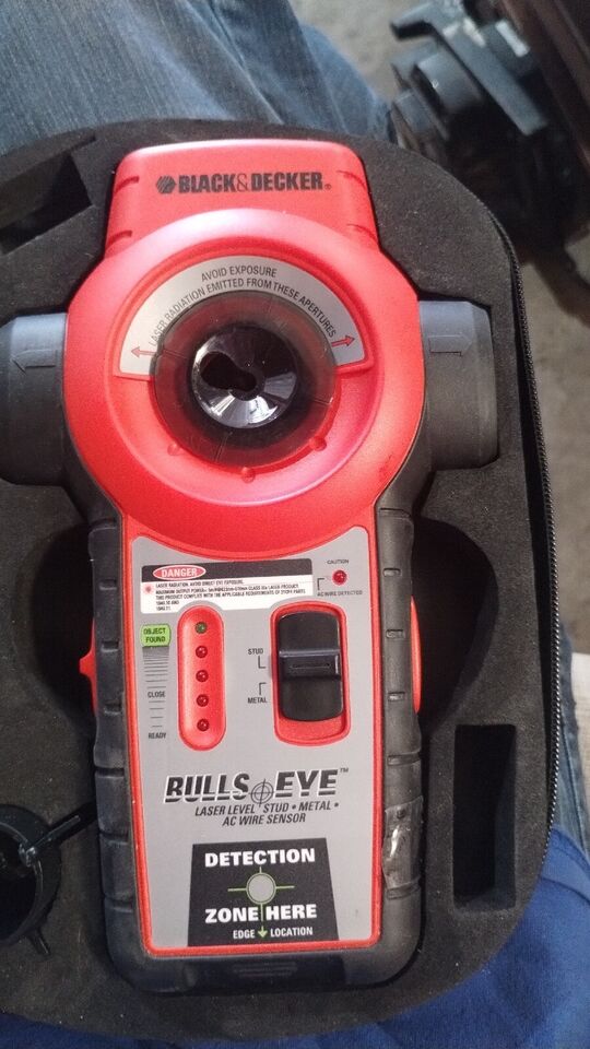Black & Decker BDL100S Bullseye Laser Level and Stud Finder w/Case