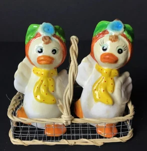 Vintage Mid-Century Yellow Ducks w/ Orange Caps Salt & Pepper Shaker Set Basket - Picture 1 of 5
