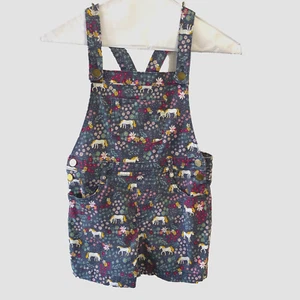 365 Kids From Garanimals Faded Navy Overall Shorts Size: 7 with Unicorns - Picture 1 of 5