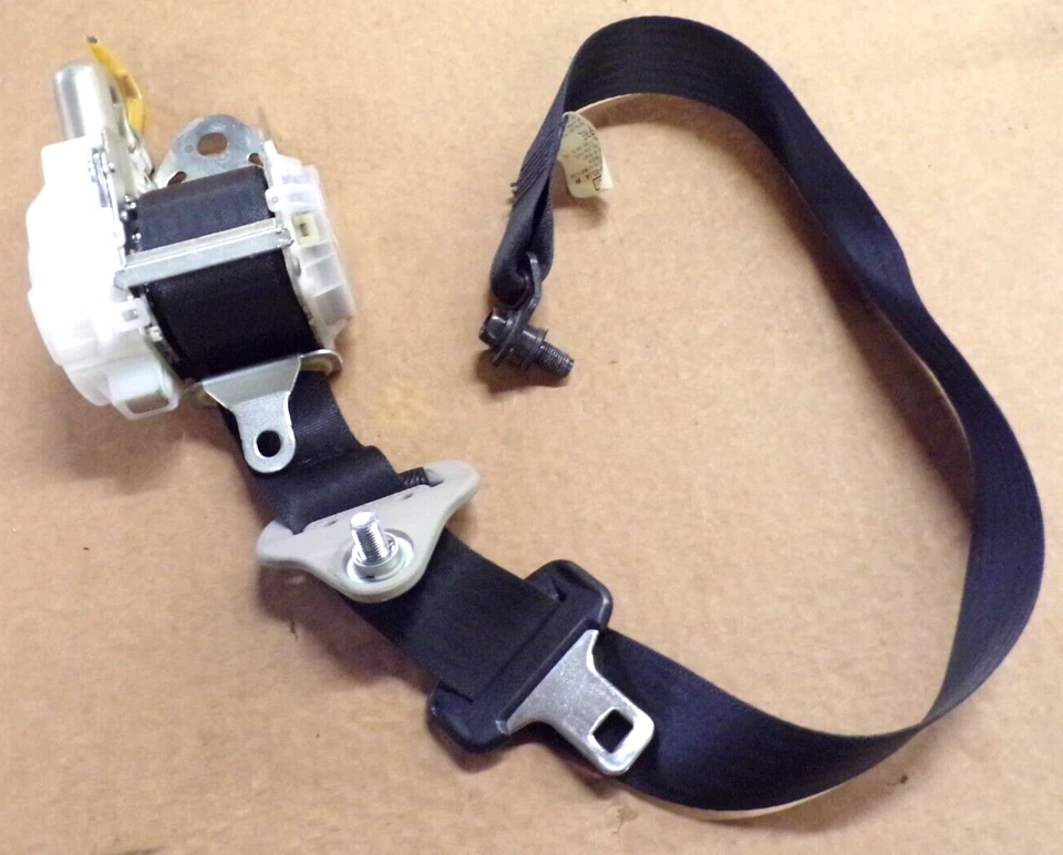 Suzuki SX4 2010 retractor de cinturón de seguridad (pasajero delantero) 2008-2012 Foto 1 de 3