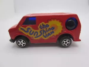 Furgoneta de verano Bedford CF roja de colección modelo 1:60 The Sunshine furgoneta - Imagen 1 de 6