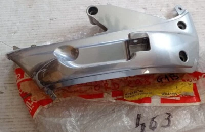 Aprilia pedana DX scarabeo 500 2003/2006 cod.AP8146742 - Immagine 1 di 2