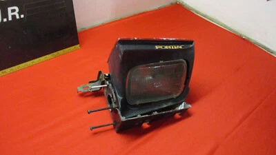 1982-1990 PONTIAC FIREBIRD AND TRANS AM HEADLIGHT ASSEMBLY LEFT SIDE - Image 1 of 4