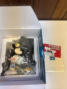 Disney WDCC MICKEY CUTS UP MINNIE MOUSE MINNIE'S GARDEN NIB/COA - Picture 1 of 7