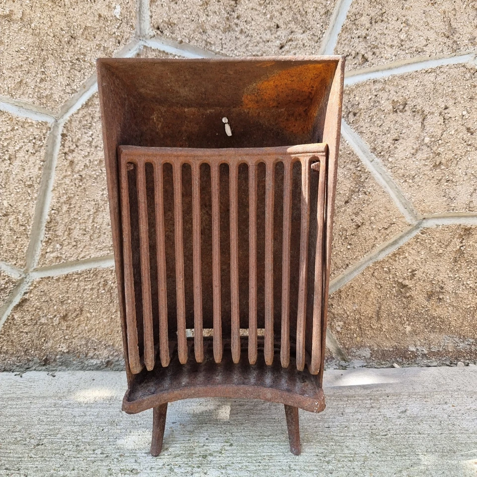 Ancien Chauffage Vertical au Charbon – Fonte Lourde - Réchaud – Objet Chauffage - Photo 1/4