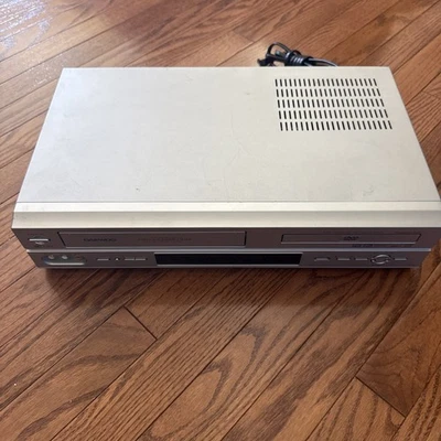 Combo reproductor de DVD/VCR Daewoo DV6T955B 6 cabezales Hi-Fi SIN CONTROL REMOTO, cinta atascada - Piezas Foto 1 de 4