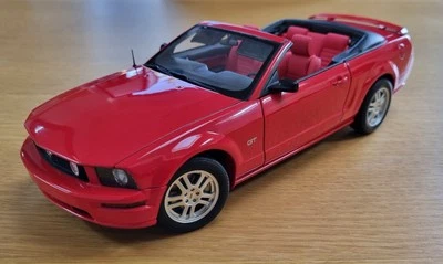 Ford Mustang 2006 convertible rojo 1:18 Autoart Foto 1 de 4