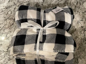 Holly Lobby Fleece Black and White Throw Cover  - Picture 1 of 6