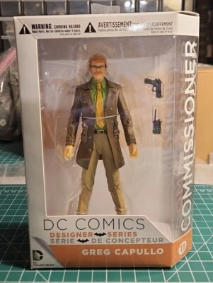 Figura del Comisionado Gordon Serie Diseñador DC Comics Greg Capullo DCU (Batman) Foto 1 de 4