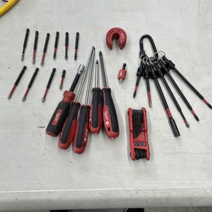 24 pc Milwaukee Screwdriver Set Combination Drive Style Red - Picture 1 of 5
