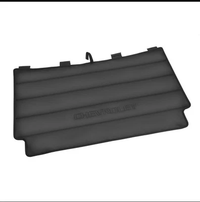 Protector de parachoques trasero Chevrolet Suburban Tahoe 2021-2025 con guiones 84729768 Foto 1 de 3