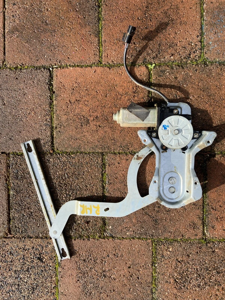 Land Rover Discovery 1 2 RHR Drivers Side Rear Window Regulator - image 1 of 1