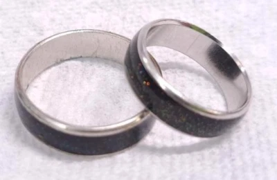 Vtg Stainless Steel Sparkling Glittery 2 pc Lot Ring Band 10 Green 6.5 Orange - Image 1 of 2