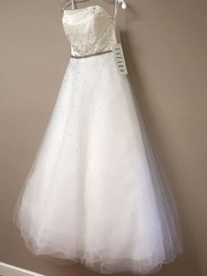 WEDDING DRESS LAZARO STRAPLESS WHITE BALLGOWN COUTURE SIZE 8 NEW W TAGS BEADED - Image 1 of 4