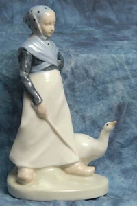 8” Andrea by Sadek Porcelain Woman with a Goose Excellent Condition - Picture 1 of 5