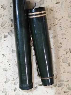 VINTAGE PARKER VICTORY FOUNTAIN PEN Green , Parts Body pen & Cap - Image 1 of 4