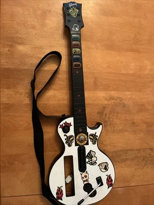 Nintendo Wii Guitar Hero Gibson Les Paul controller ottano rosso con cinturino testato - Immagine 1 di 3