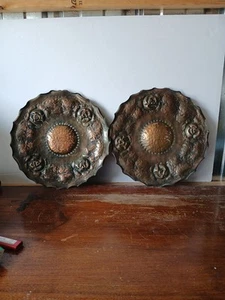 Vintage Paar gehämmerte Kupfer Floral dekorative 12" Runde Wandbehang Platte - Bild 1 von 12