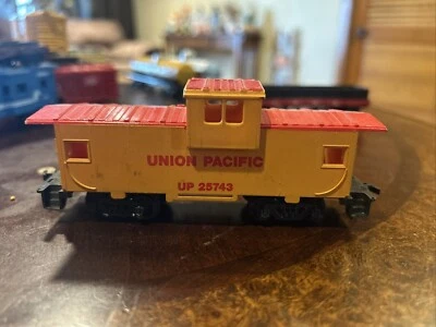 HO Scale Bachmann Union Pacific UP 25743 Caboose Railroad Car Yellow Red - Image 1 of 4