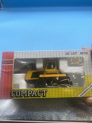 JOAL COMPACT Tractor CAT Challenger 65, 1/50 scale Diecast Metal boxed - Image 1 of 4