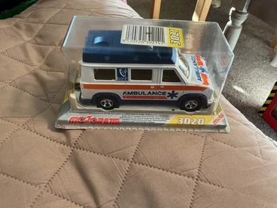 AMBULANCIA MAJORETTE #3020 DE COLECCIÓN HECHA EN FRANCIA NUEVA Foto 1 de 4