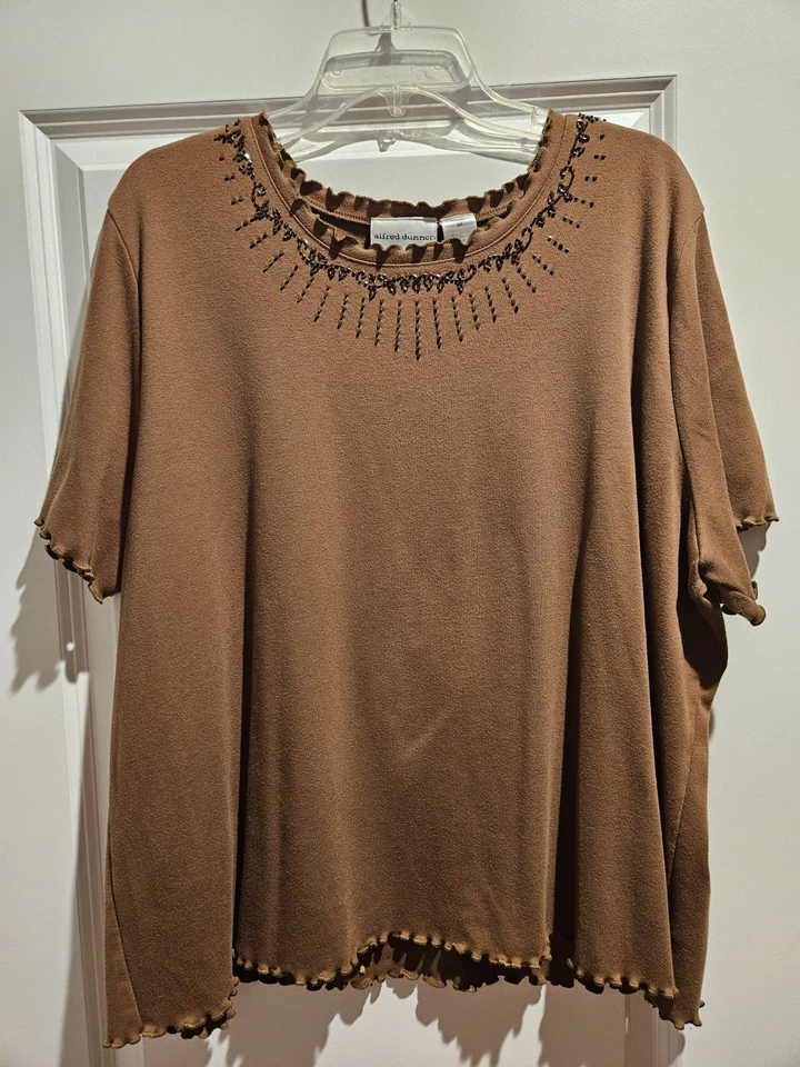Blusa Alfred Dunner Marrón Manga Corta con Adorno de Cuentas - Talla 2X Foto 1 de 4