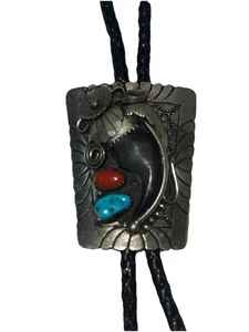 Corbata de colección Navajo de plata esterlina con garra de oso Bolo con arte turquesa y coral - Imagen 1 de 9