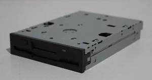 NEC FD1231M 3,5" 1,44MB Diskettenlaufwerk 0RP434 RP434 134-506790-738-4 - schwarze Blende - Bild 1 von 8