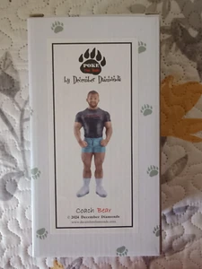 Dezember Diamanten Poke the Bear Kutsche Bär Weihnachtsschmuck NRFB - Bild 1 von 1
