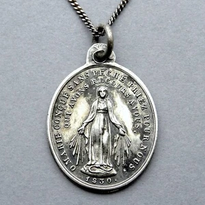 Santa Vergine Maria. Medaglia Miracolosa. Antico ciondolo religioso in argento. - Foto 1 di 12