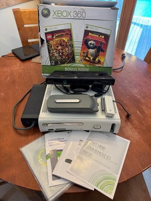 Paquete de consola Xbox 360 60 GB con Kinect, adaptador inalámbrico, 4 juegos *LEER ERROR* Foto 1 de 3