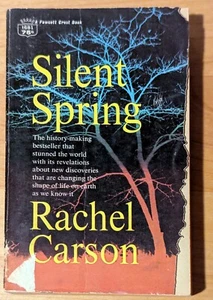 Silent Spring - Rachel Carson (1962) 7th Fawcett Print Dec 1968 Die-Cut Cover - Imagen 1 de 5