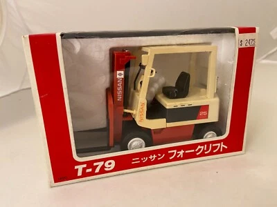 NISSAN 25 T- 79 FORKLIFT FORK LIFT TRUCK 1:24. Made in Japan - Image 1 of 4