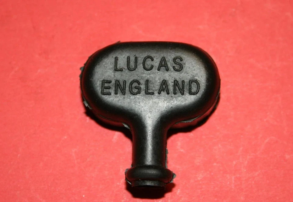 200829A LU200829A LUCAS DYNAMO TERMINAL PLATE RUBBER BOOT - Image 1 of 1