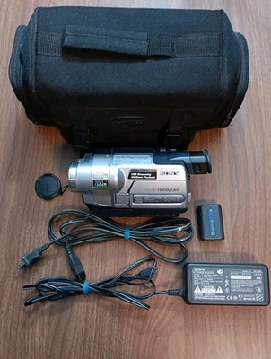 Sony DCR-TRV350 Handycam W/battery & Charger Digital8/Hi8/Video8 W Bag - Image 1 of 4