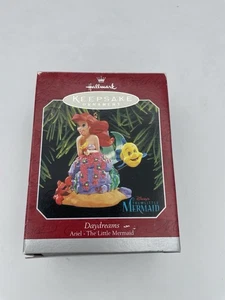 Adorno de recuerdo de sello de colección Disney Sirenita Daydream Ariel 1998 - Imagen 1 de 1