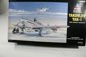 Accurate Miniatures Yakoley YAK-1 Soviet Ski Equioows Fighter 1/48 Scale - Imagen 1 de 3