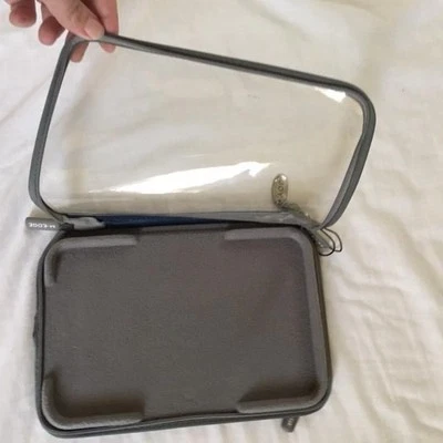 M-Edge Top Funda Transparente Estuche con Cremallera Bolsillo Trasero para Tabletas de 7" Gris y Azul Acolchado Foto 1 de 4