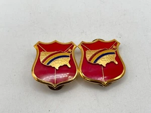 Set Of 2 Vintage 42nd Infantry Division Artillery DUI Insignia Hat Lapel Pins - Picture 1 of 4