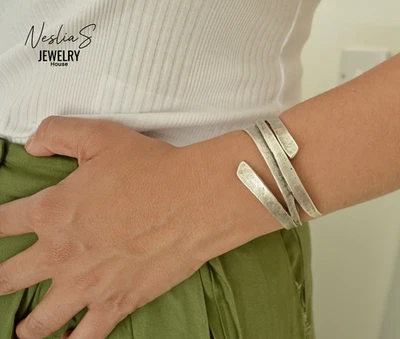 Antik Silber Breites Hammered Manschettenarmband, Boho Minimalist Schmuck - Bild 1 von 4