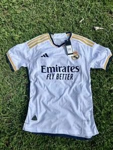 Camiseta local Bellingham #5 Real Madrid 2023/24 talla pequeña - Imagen 1 de 2