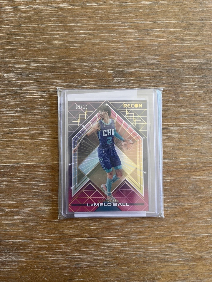 LaMelo Ball 2021-22 Panini Recon #1 Charlotte Hornets Gold /10  - Image 1 of 1