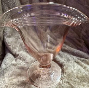 Vintage rosa Depression Glas Fan Vase Rippe Muster um Rand schön - Bild 1 von 13