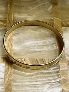 Vintage Women’s Signed Monet Gold Toned Bangle Bracelet  - Picture 1 of 3
