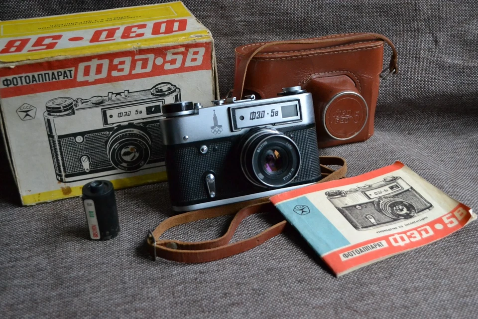 Conjunto de fábrica câmera FED-5B Industar-61l/d Jubileu lançamento olímpico 1980 - Imagem 1 de 4